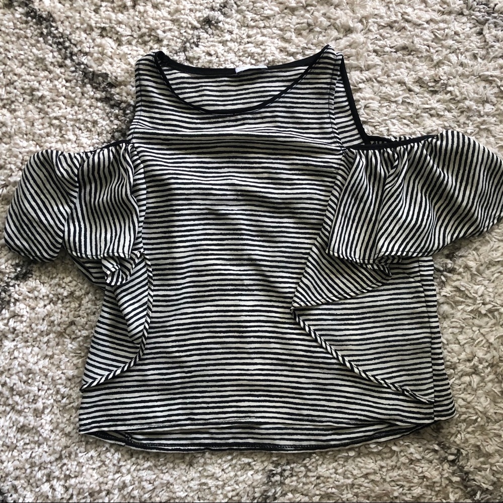 Zara: Off the shoulder crop top